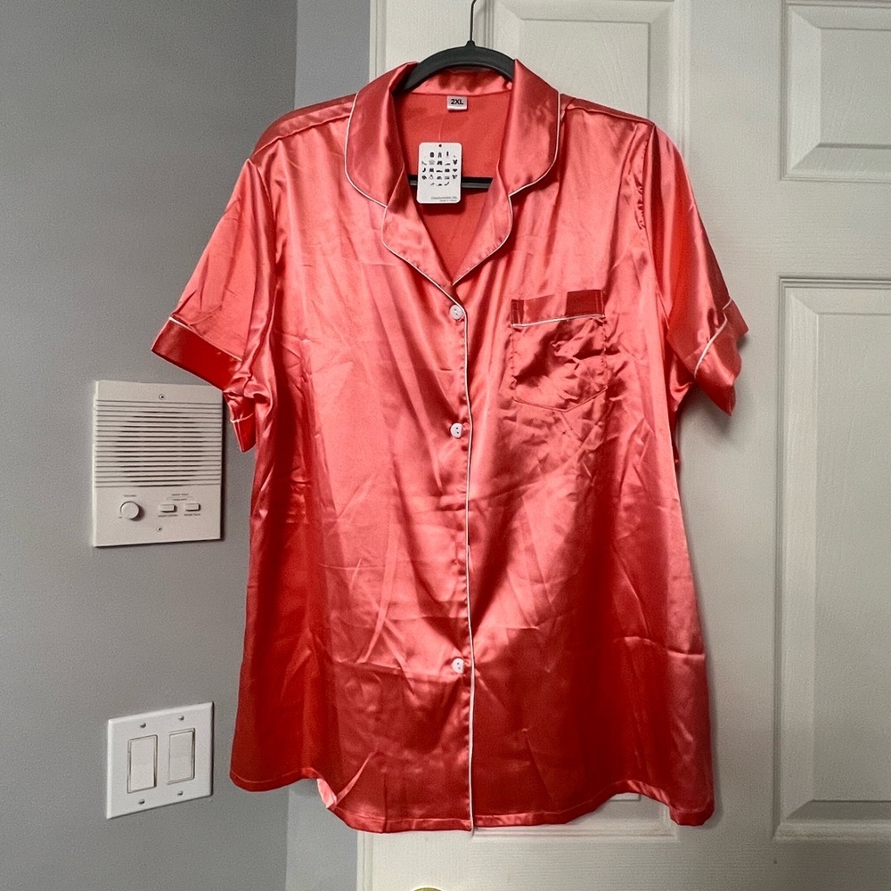 Peach Button Down and Pants Pajamas 💛 XXL, NWT